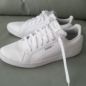 Puma Smash Womens V2 Leather size 8
